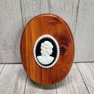 Vtg Wooden Trinket Oval Box 4'' w/ Cameo Design Vicksburg Mississippi Souvenir